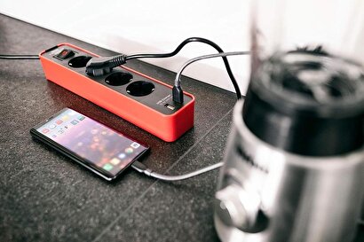  Brennenstuhl 2 X USB Hızlı Şarj Özellikli 4 Soketli Priz Kırmızı | Decoverse